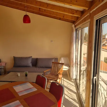 Greenview With Parking Apartman