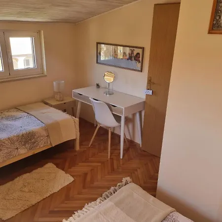 Greenview With Parking Apartmán *